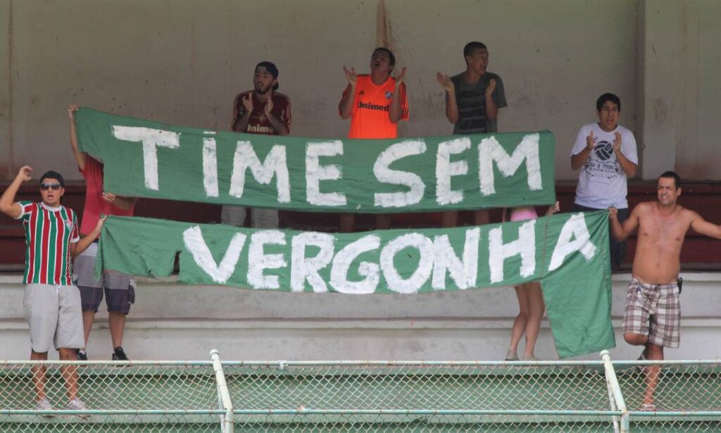 fluminense-torcida-protesto